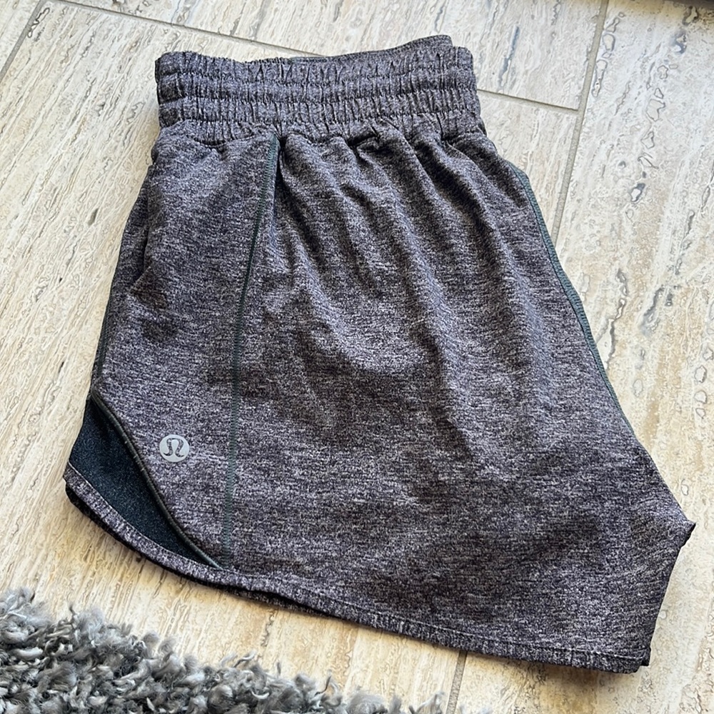 COPY - Lululemon high rise hotty hot shorts 2.5”